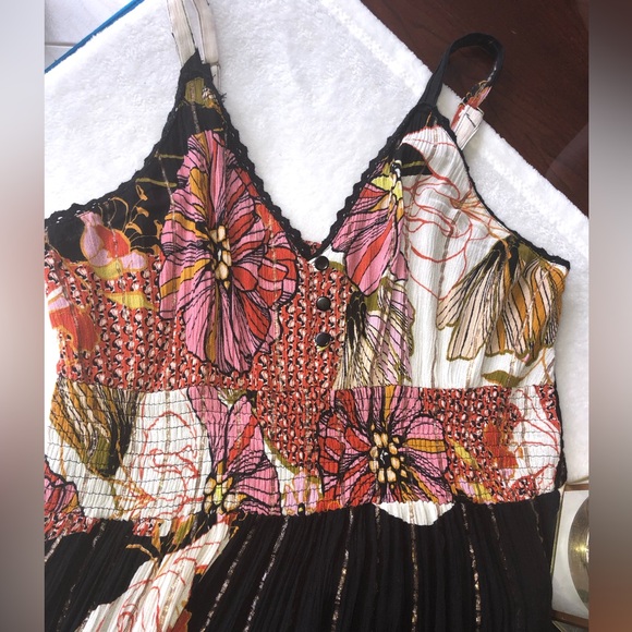 Magic Floral Maxi Dress - Black and Pink - Picture 3 of 10